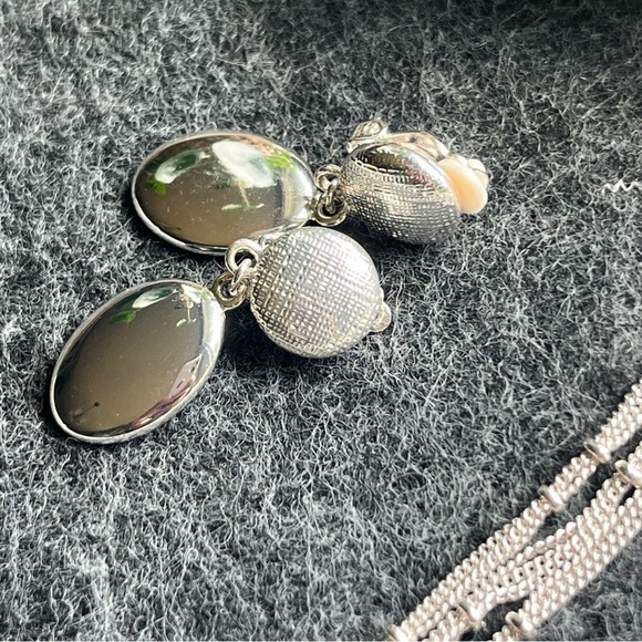 Vintage Liz Claiborne Silver Jewelry Set- Necklace, Earrings, Bracelet - Picture 3 of 10